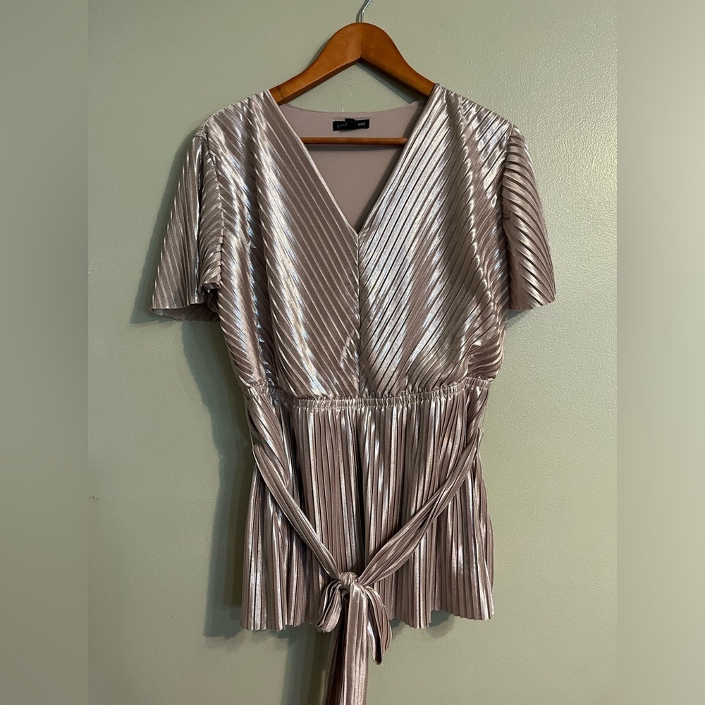 Lane Bryant Womens Gold Shiny Short Sleeve Belted Lined Harmonica Blouse 14/16